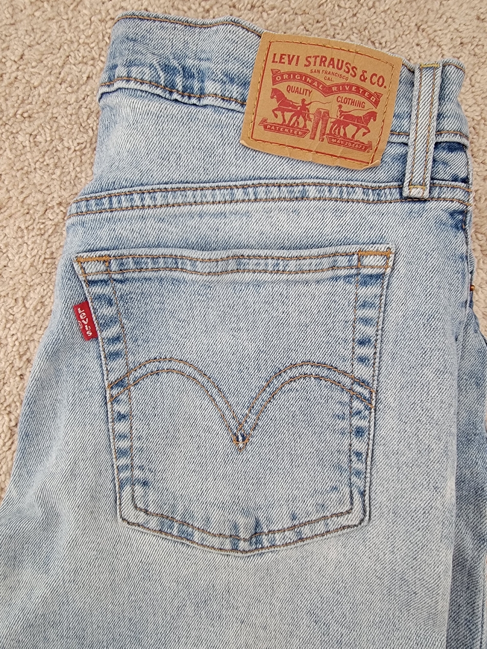 Levi's Wedgie Straughr light blue Jeans With Distressing On Both Knees